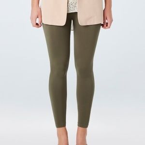 Spanx Cropped Leggings Olive Green Sz M 
